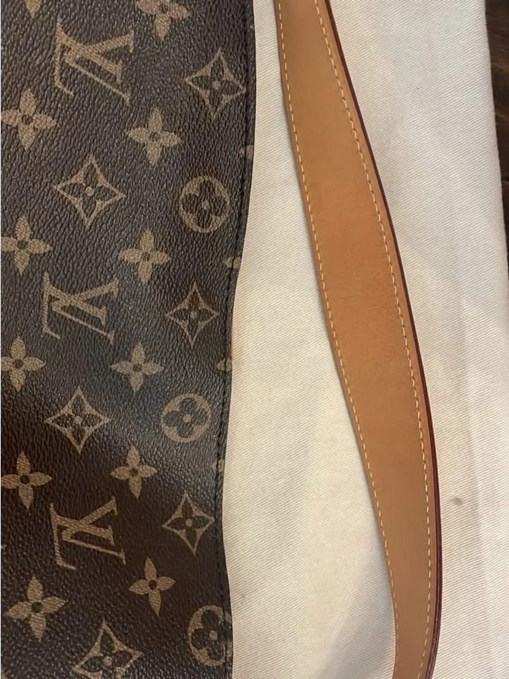 Louis Vuitton classic lv